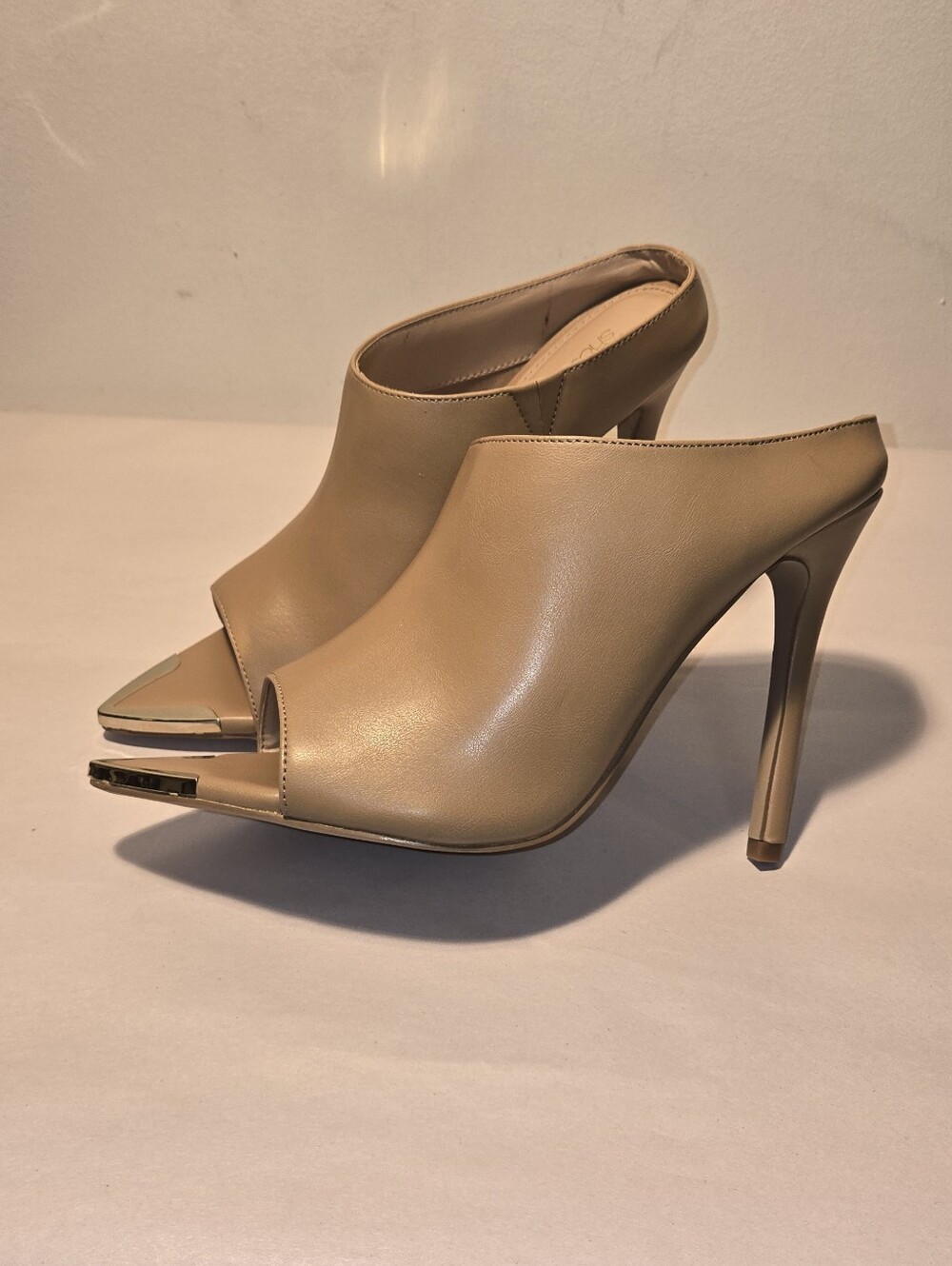 ShoeDazzle Nude Peep-Toe High Heel Mules